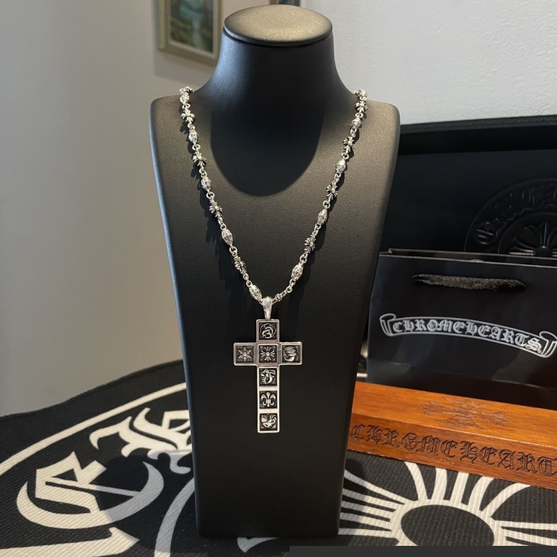Ch**me He**ts necklaces
